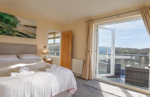 Woolacombe House | Elegant Hazelmere House: Oceanfront, Pet-Friendly Retreat