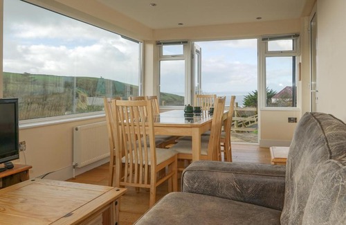Woolacombe House | Elegant Hazelmere House: Oceanfront, Pet-Friendly Retreat