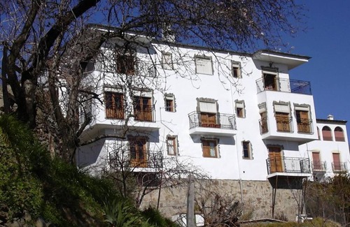 Mecina Bombaron House | Inviting Hazelnut Viewpoint: Poolside Retreat Awaits