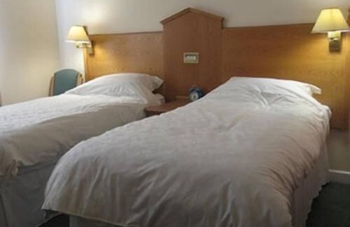 Bridgend Bed & Breakfast | Excellent Hazelwood Guest House: 4-Star Stay with Breakfast
