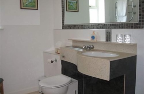 Bridgend Bed & Breakfast | Excellent Hazelwood Guest House: 4-Star Stay with Breakfast