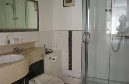 Bridgend Bed & Breakfast | Excellent Hazelwood Guest House: 4-Star Stay with Breakfast
