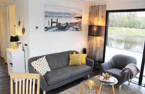 Bad Bederkesa Boat Rental | Discover Family-Friendly HB 5 - Hausboot Bad Bederkesa