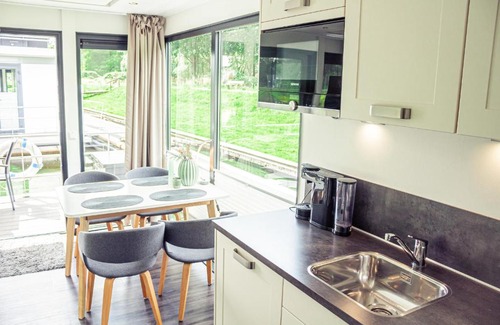 Bad Bederkesa Boat Rental | Charming HB 7 - Hausboot Bad Bederkesa: Family & Pet-Friendly