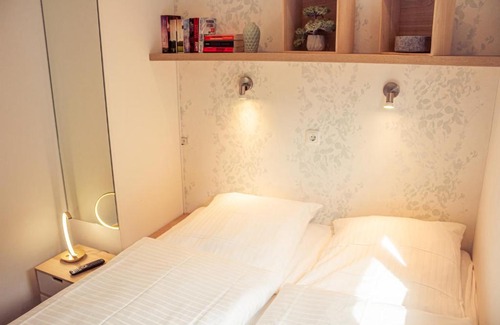 Bad Bederkesa Boat Rental | Charming HB 7 - Hausboot Bad Bederkesa: Family & Pet-Friendly