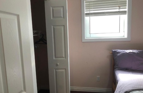 Waterloo Bed & Breakfast | Family-Friendly Stay at HB Guest Home 5 for Your Getaway