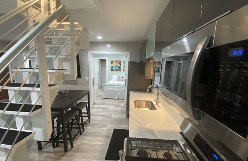 Huntington Beach Cottage | Steps from the US Open: Oceanfront 1-Bed + Loft Escape