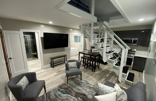 Huntington Beach Cottage | Steps from the US Open: Oceanfront 1-Bed + Loft Escape
