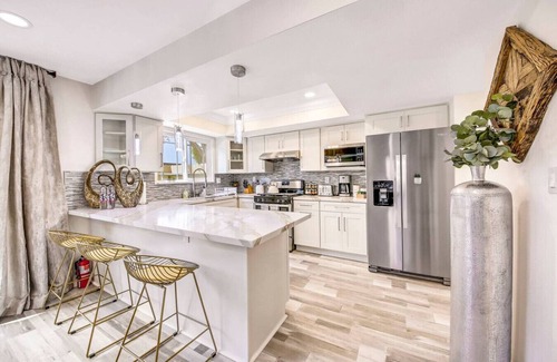 Yorktown Condo | Beachfront Retreat with Southwestern Vibe and Family-Friendly Amenities