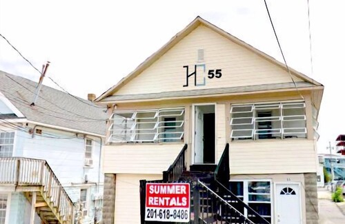 Seaside Heights Apartment | Beachfront HC-55 Beach Haus: Pet-Friendly with Ocean Views