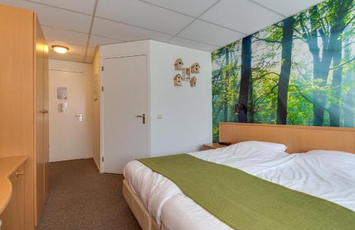 Haarlo Hotel | HCR Prinsen: Oceanfront Bliss with Pool & Pet-Friendly Amenities