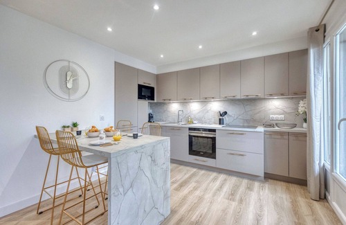 Ile Verte Apartment | #HE | The Golden Escape 🪙 | Ile Verte, luminous, renovated
