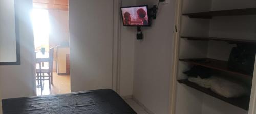 Suramericana House | Convenient Hea Hospedaje near Stadium & La 70 with Breakfast