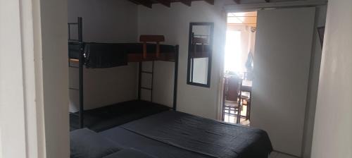 Suramericana House | Convenient Hea Hospedaje near Stadium & La 70 with Breakfast