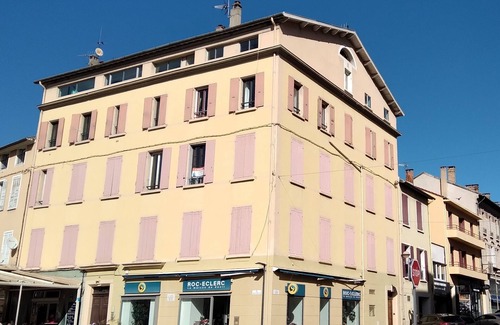 Digne-les-Bains Apartment | Experience Head in the Stars: Family-Friendly with Pool!