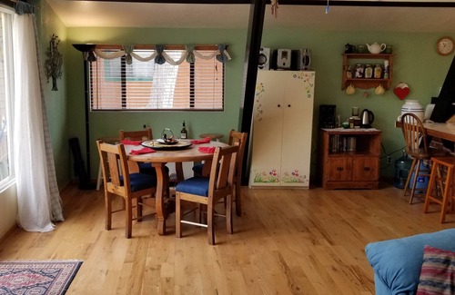 Christopher Creek Cabin | Discover Our Inviting Creek Cabin with Family-Friendly Perks