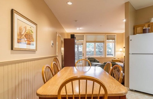 Jeffersonville Condo | Relaxing Retreat with Lake Views and Spa Amenities