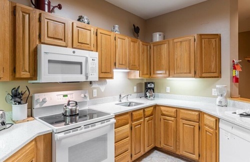 Jeffersonville Condo | Discover Relaxation with Spa and Lake View Amenities