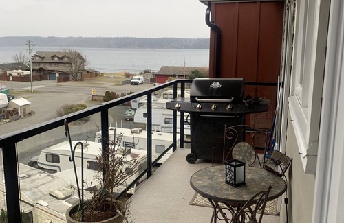 Campbell River Condo | Serene Ocean Side Retreat with Complimentary Breakfast