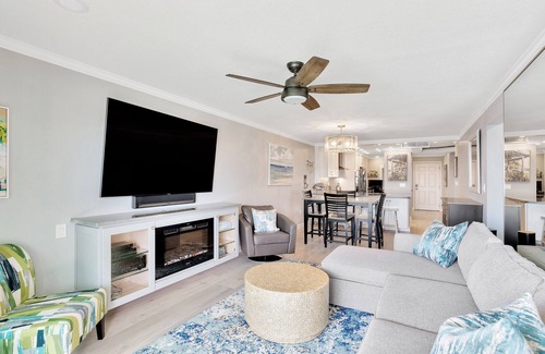 Sunset Beach Condo | Experience Waves and Relaxation at Land's End - 10/10 Rating