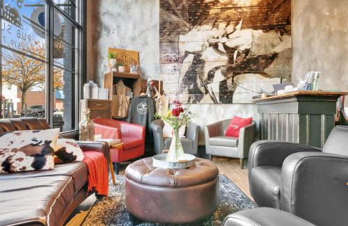 Kingsville Hotel | Pet-Friendly Inn 15 Brewery Loft Suites with Dining Options