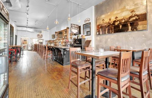 Kingsville Hotel | Pet-Friendly Inn 15 Brewery Loft Suites with Dining Options