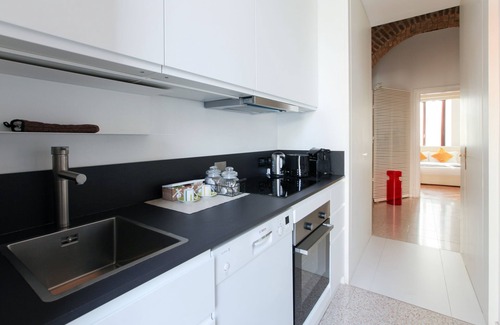 Centro Storico Apartment | Top-Rated Heart Milan Apartments - Duomo Colonne Getaway