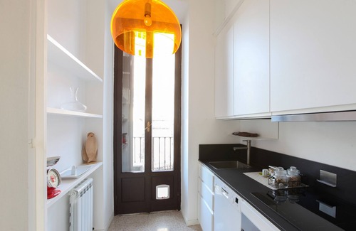 Centro Storico Apartment | Top-Rated Heart Milan Apartments - Duomo Colonne Getaway