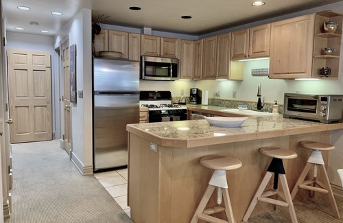 Aspen Condo | Prime Location with Spa, Breakfast & Top Guest Rating!