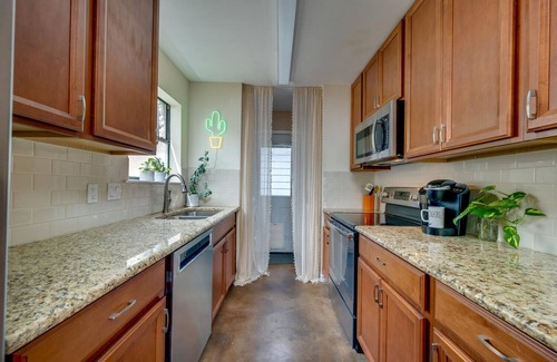 Cherrywood House | Heart of Austin 3BR Bungalow