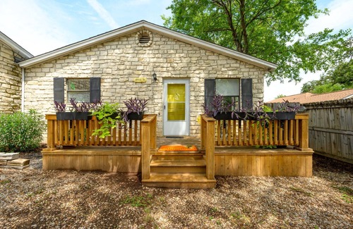 Cherrywood House | Heart of Austin 3BR Bungalow