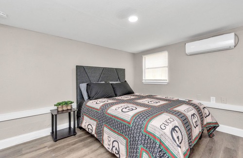 Baytown Apartment | Modern 1BR in Heart of Baytown, Perfect for Families!