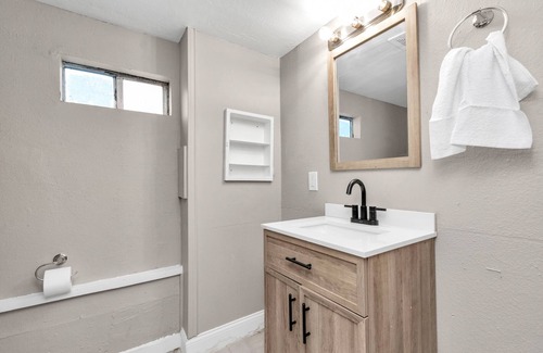 Baytown Apartment | Modern 1BR in Heart of Baytown, Perfect for Families!