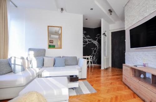 Skadarlija Apartment | Prime Belgrade Skadarlija Apartment: Pet & Child Friendly Stay