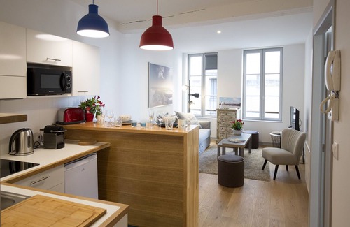 Saint-Michel Apartment | Top-Rated Cosy Apartment in the Heart of Bordeaux