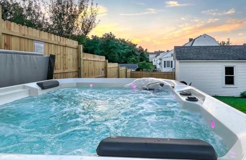 Springfield House | Whiskey Business: Hot Tub, BBQ Grill & Family Fun Awaits