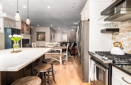 Newburyport House | Downtown Newburyport Urban Loft with Breakfast & Child Care