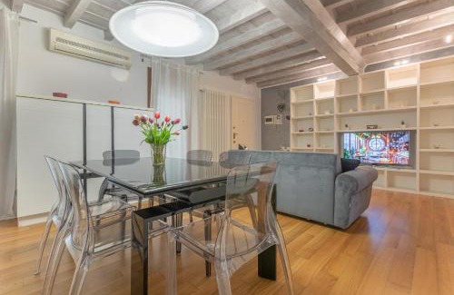 Ferrara Historic Centre Apartment | Explore Ferrara's Historic Apartment with Great Amenities