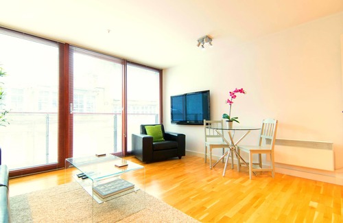 City Centre Glasgow Apartment | Central Glasgow City Haven with Family-Friendly Amenities