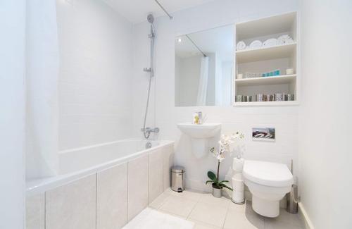 City Centre Glasgow Apartment | Central Glasgow City Haven with Family-Friendly Amenities