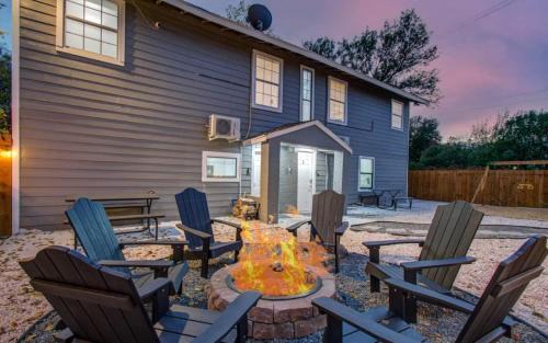Greater East End Apartment | Cozy Retreat in Houston - 2-BD with Yard for Families