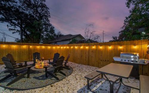 Greater East End Apartment | Cozy Retreat in Houston - 2-BD with Yard for Families