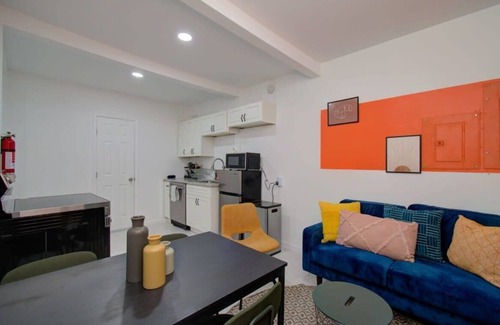 Greater East End Apartment | Cozy Retreat in Heart of Houston: 2-BD with Yard