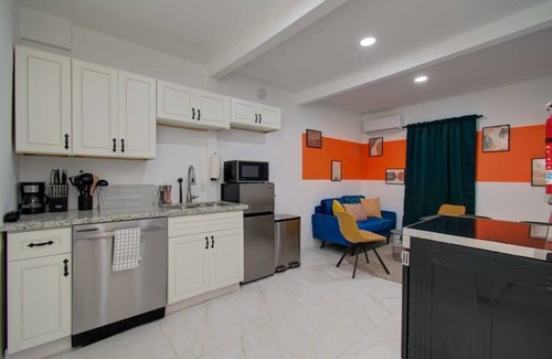 Greater East End Apartment | Cozy Retreat in Heart of Houston: 2-BD with Yard