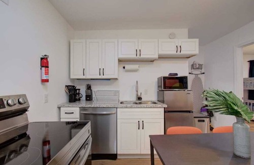 Greater East End Apartment | Discover Houston: 2-Bedroom Retreat with Grill Amenities