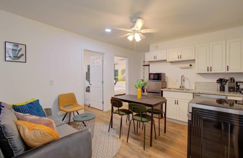 Greater East End Apartment | Ideal Houston Retreat with Kids Playground & Pet-Friendly Stay