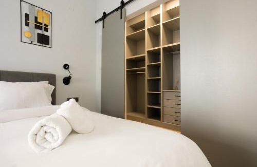Ladadika Apartment | Heart Of Ladadika AC Smart TV Self Check-In