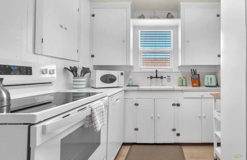 Lincoln City House | Heart of Lincoln City, Walk to Restaurants, Few Blocks to Beach