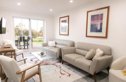 Keinbah House | Delightful Stay in the Heart of Lovedale with Family Amenities
