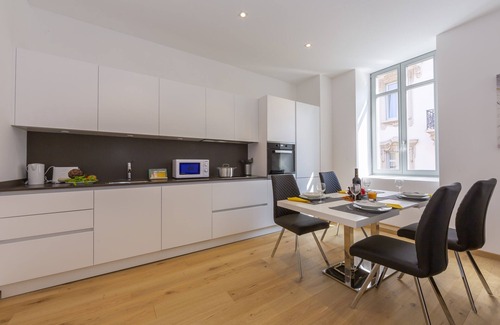 Lugano City-Centre Apartment | Prime Location in Lugano with Lake View & Breakfast